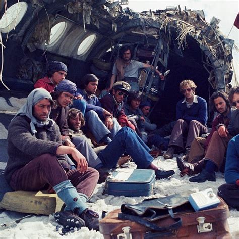 numa sobrevive a los andes|Society of the Snow: The horrifying story of the 1972 Andes plane。